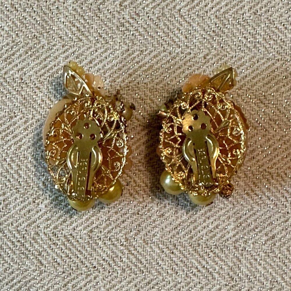 Vintage Beau Jewels Clip-On Earrings With Faux Pearl & Gold-Tone Leaf Cluster - Picture 6 of 7